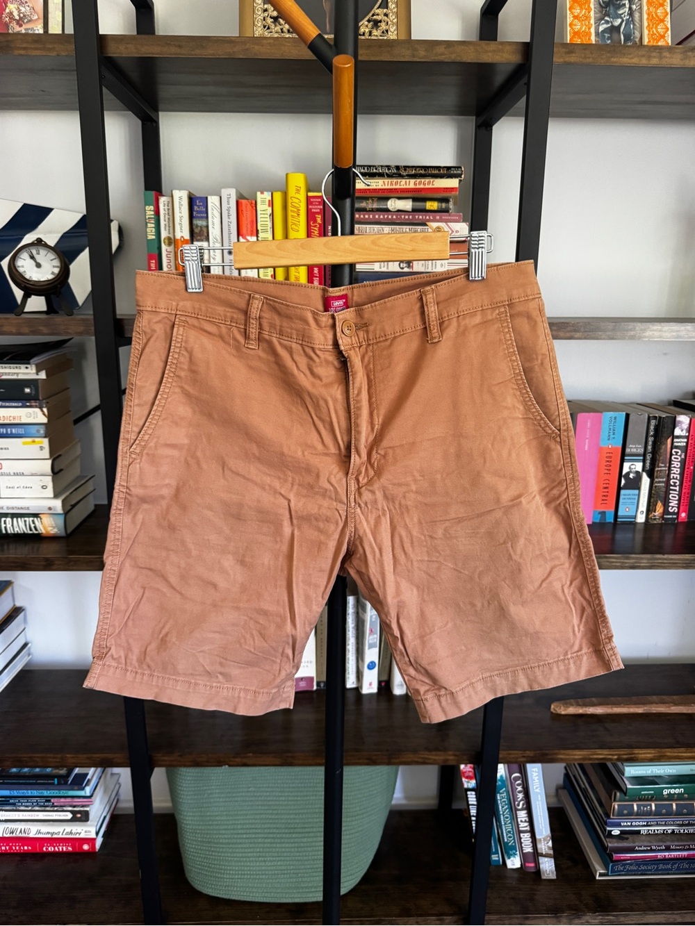 Levi’s • Men's Casual Cotton Shorts in Rust